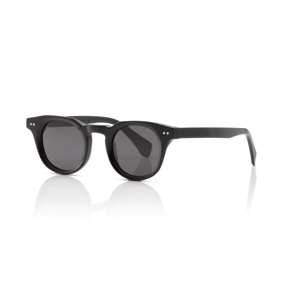 Minted Model 11 Black