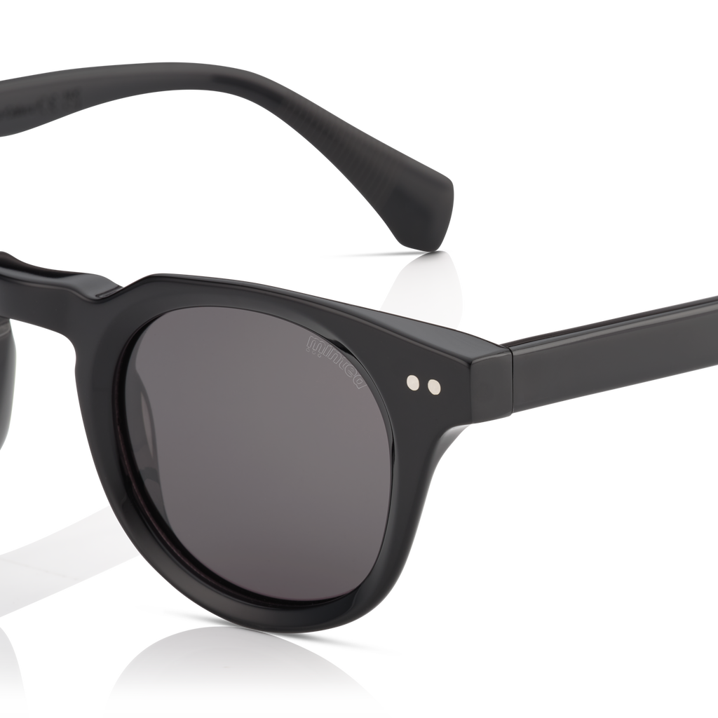 Minted Model 11 Black