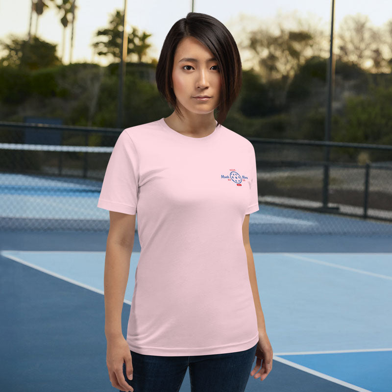 Person wearing a pink t-shirt with a logo on a tennis court