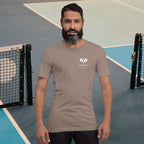 Man wearing a brown t-shirt with a logo on a tennis court